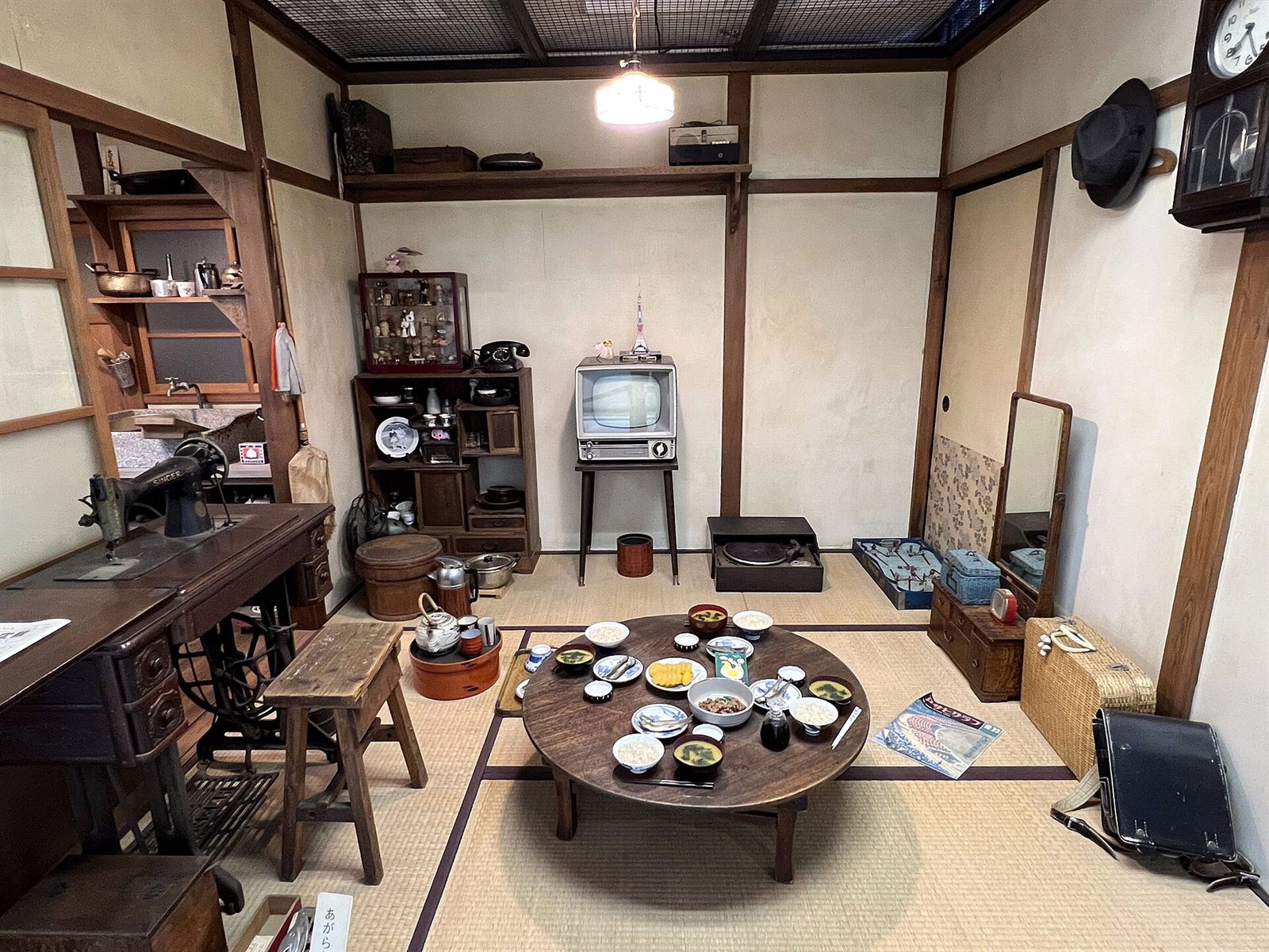 昭和の面影が残る日本のリビングルーム